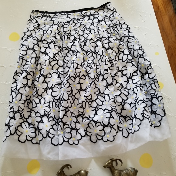 EUC TALBOTS DAISY SKIRT - Picture 3 of 6